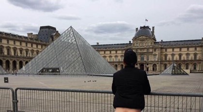 Туристы запустили в Instagram флешмоб с голыми ягодицами