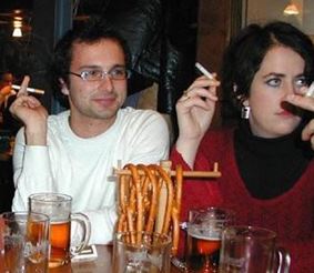 В Чехии полностью запретили курение в ресторанах и барах