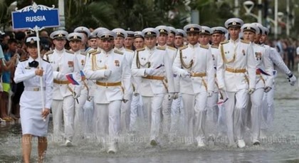 Российские моряки приняли участие в параде в Паттайе