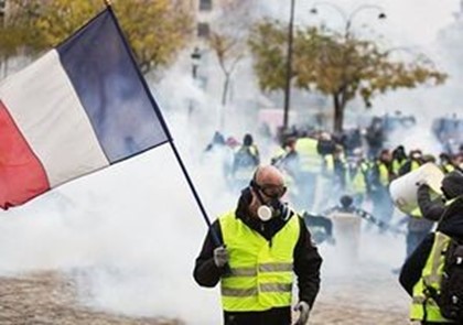 Правительство Франции призывает отказаться от протестов