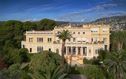 Во Франции продали самое дорогое поместье в мире