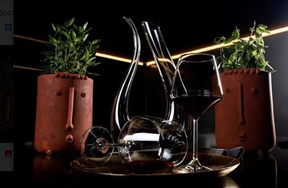 В греческом ресторане «Пифагор» в «часы Диониса» вино будет стоить 200 рублей