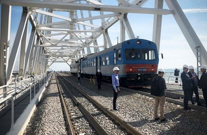 Путин открыл железную дорогу на Крымском мосту