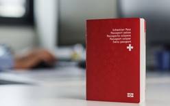 Швейцария забрала у террористки красный паспорт