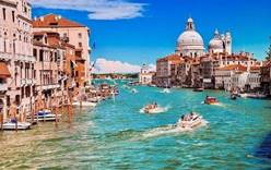 Туристы из Германии поплатились за купание в канале в Венеции