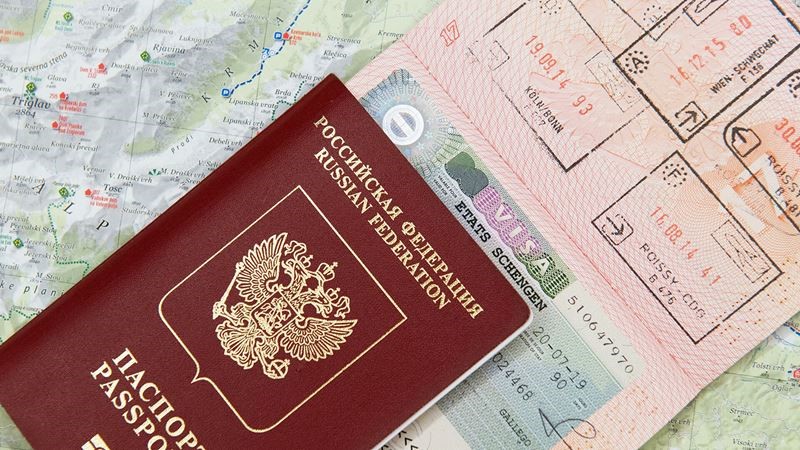 Назад в СССР? Власти РФ прокомментировали введение выездных виз для туристов