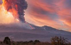 Извержение вулкана Этна нарушило работу туристической инфраструктуры Италии