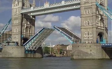 Лондонский мост разводят