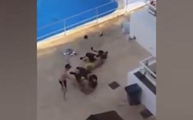 Охранники испанского отеля избили британских туристов