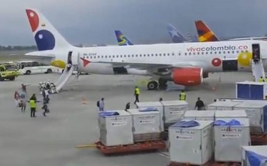 Туристов спасли из дымящегося самолета