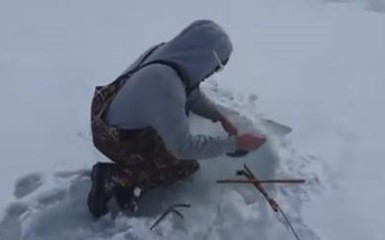 Шокирующее видео с зимней рыбалки