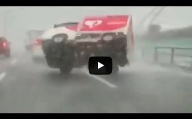Тайфун «Джеби» в Японии - летающие автомобили