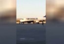 Пассажир Ryanair догоняет свой самолет