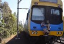 Австралийка прокатилась на поезде в нижнем белье