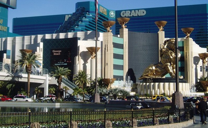 MGM Grand Las Vegas при дневном свете