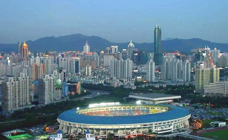 Вид на стадион и город