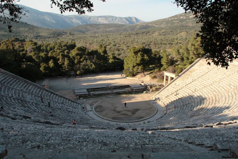 Театр (IV век до н.э.) в Эпидавре 