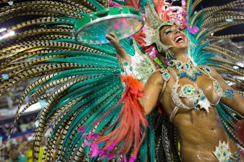 Прощайте обнаженные тела. Карнавал 2017-го года в Рио-де-Жанейро завершён