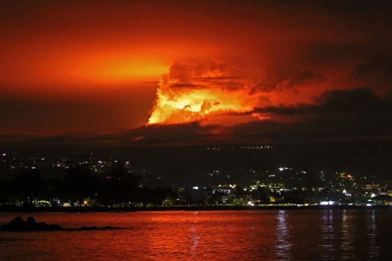 На Гавайях проснулся крупнейший в мире вулкан. Что говорят туристы?