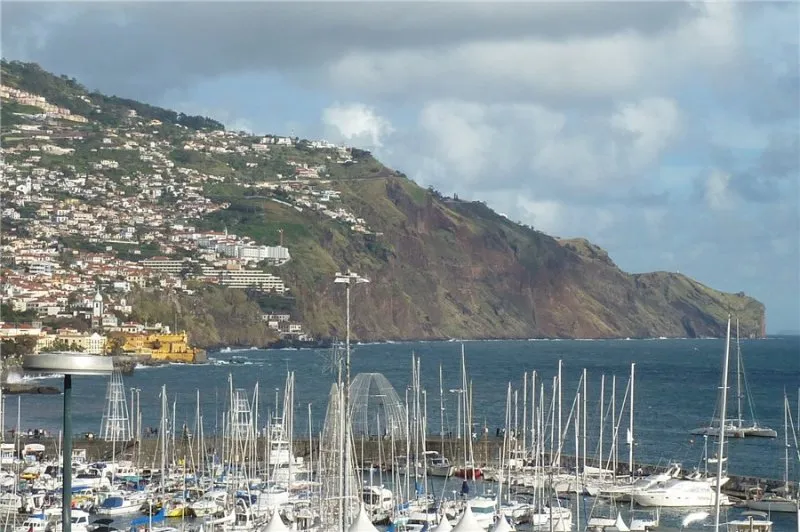 Между Европой и Африкой