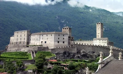 Беллинцона (итал. Bellinzona) - старинный швейцарский город трех замков