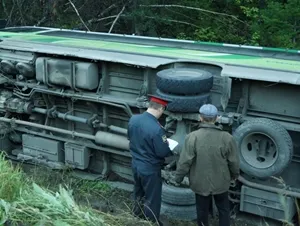 На трассе Байкал перевернулся автобус с туристами