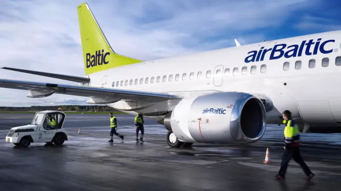 Рейс AirBaltic задержали из-за пьяных пилотов