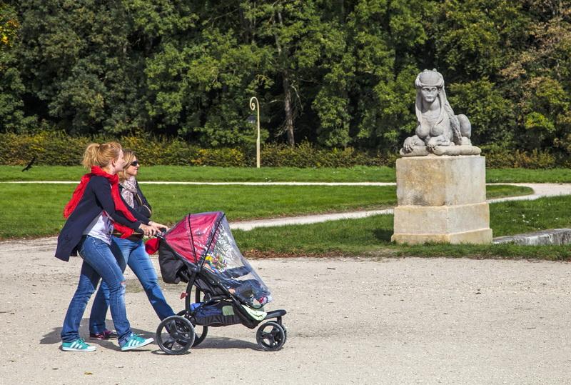 Дворцовый парк популярное место отдыха для местных жителей и гостей Фонтебло