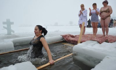 Крещение Господне. Когда купаться в проруби и надо ли это делать вообще?