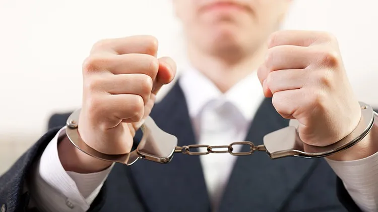 За что в Латвии сажают пророссийских туроператоров?