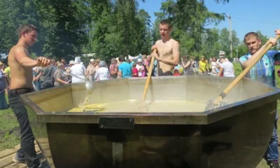 1100 литров Царской каши сварили на фестивале в Кашине
