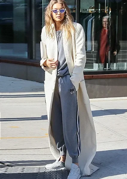 Джиджи Хадид шокировала Нью-Йорк нарядом для прогулки