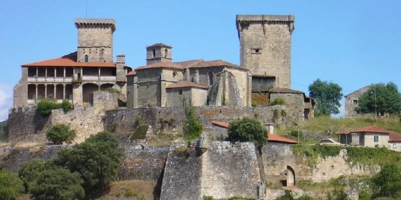 Замок Кастильо-де-Монтеррей не станет отелем, а останется руинами