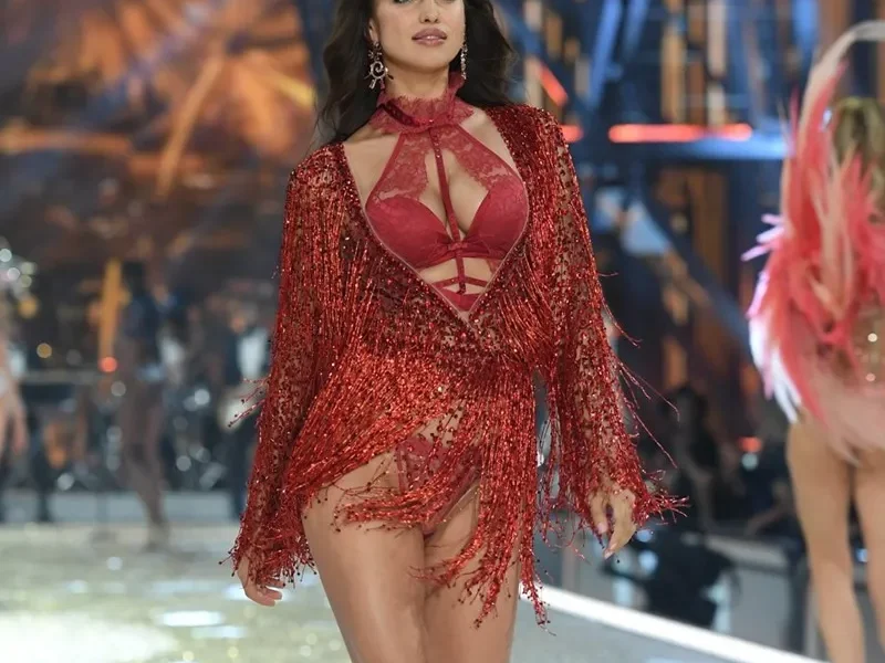 Ирина Шейк зажигает в Париже