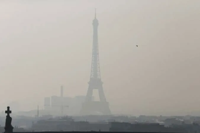 Париж окутал сильнейший смог