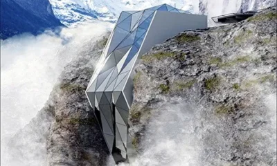 Альпийский отель стечет с горы