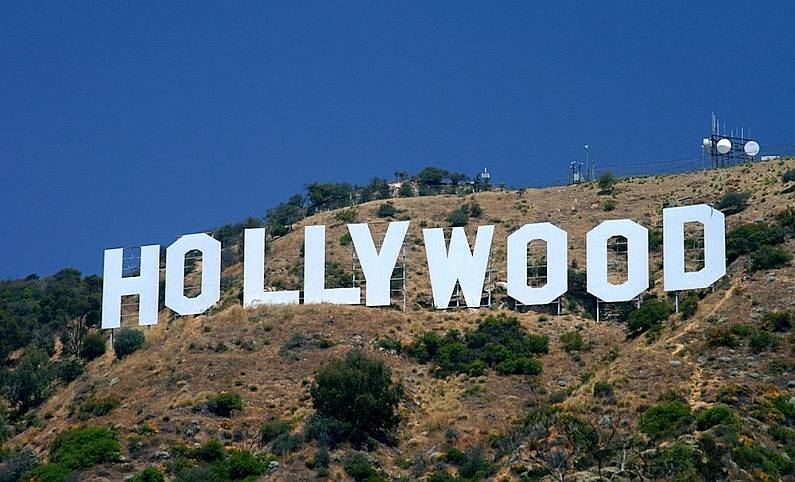 В Лос-Анджелесе испортили знак Hollywood