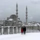 Снегопады парализовали Стамбул: Босфор закрыт