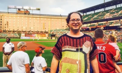 Американец вяжет свитеры в память о своих путешествиях