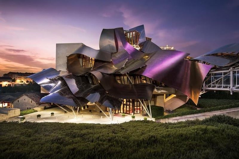 Отель Marques de Riscal вошел в топ-10 самых причудливых мест для отдыха