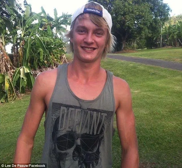 Девушка, из-за которой парень прыгнул к крокодилам, отказала ему в свидании