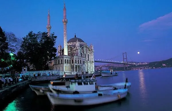 Майский отдых россиян: каждый третий тур — в Турцию