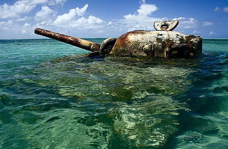 В Анталье утопили в море танк