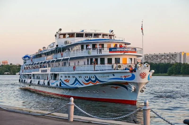 Отдых на выходные – речной круиз по Волге!