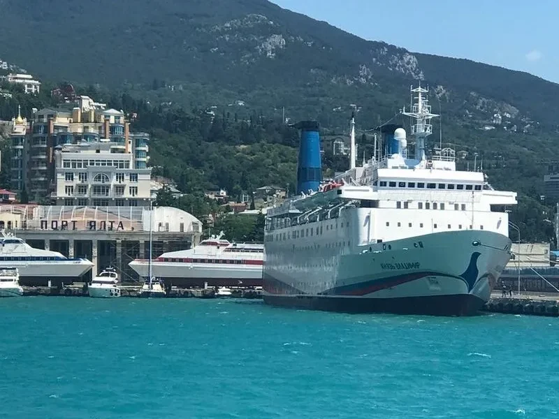 Круизы по Черному морю на лайнере «Князь Владимир» – первый пошел!