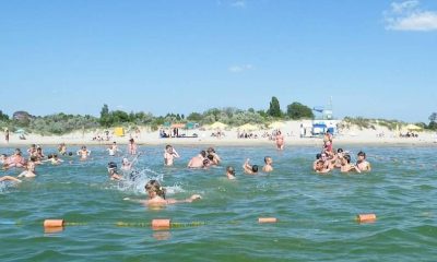 Власти Анапы запретили купание детей в холодном море