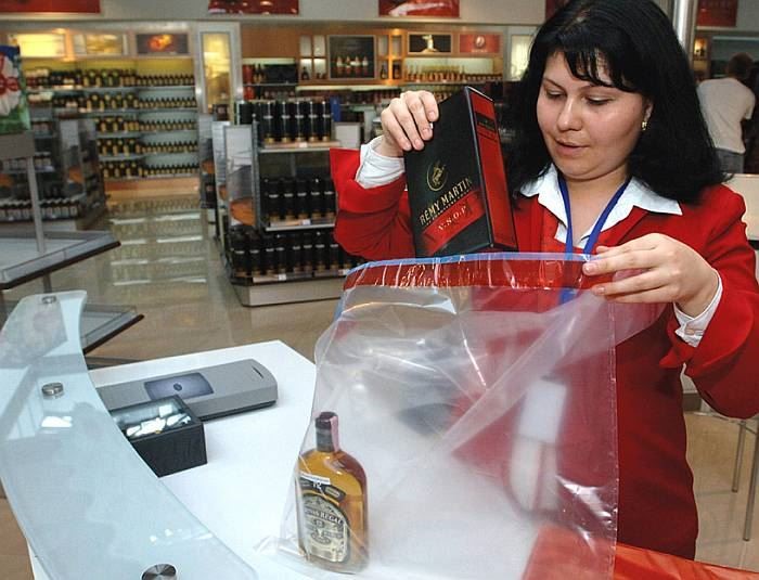 Российские лоукостеры смогут включать в вес ручной клади покупки Duty free