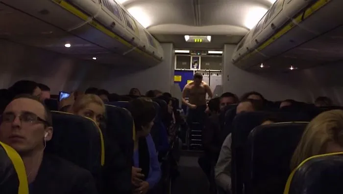 Ryanair разработала комплекс мер против пьяных англичан, направляющихся в Испанию