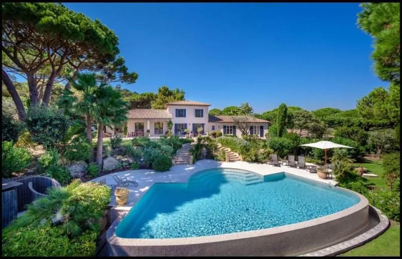 Вилла в Сен — Тропе: соседство со звездами и польза для здоровья