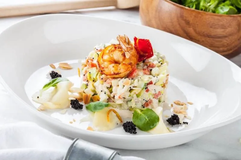 Новогодние рецепты 2018. Салат с креветками, авокадо, имбирем и зеленым яблоком